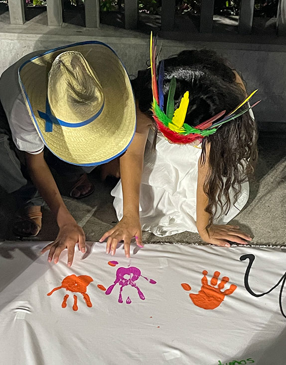 Covenant House Honduras Sleep Out - former homeless youth doing hand painting